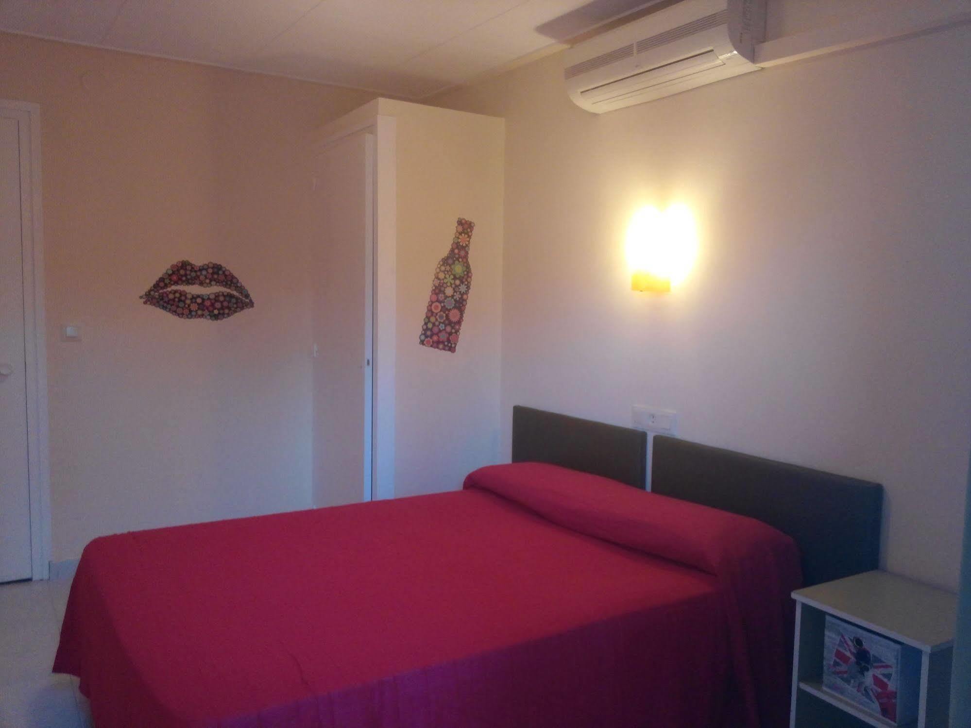 Hostal Univers Calella Dış mekan fotoğraf